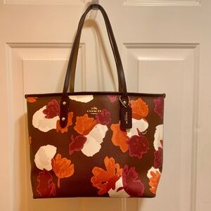 Coach City Zip Tote in Field Flora Print 
NWOT- RETIRED 2016